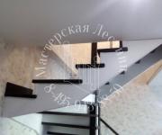 Деревянная лестницы Тучково ЖК Березки - лестницы из лиственницы тонированная в 2 цвет 