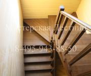 Фотография деревянные лестницы из лиственницы покрытые лаком и с тонировкой