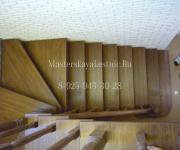 Деревянные лестницы из дуба П-образная на 180 с забежными ступеями закрытая